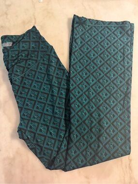 Victoria's Secret On Point Live Teal & Black Logo Geometric Leggings!